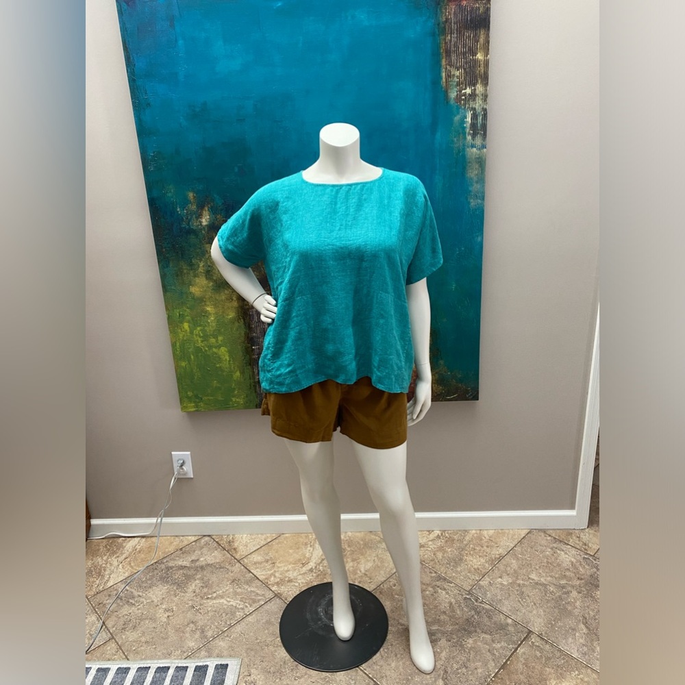 Eileen Fisher linen green boxy top. Size XL.